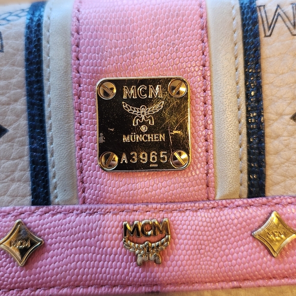 💯 AUTHENTIC MCM WALLET - Picture 2 of 16
